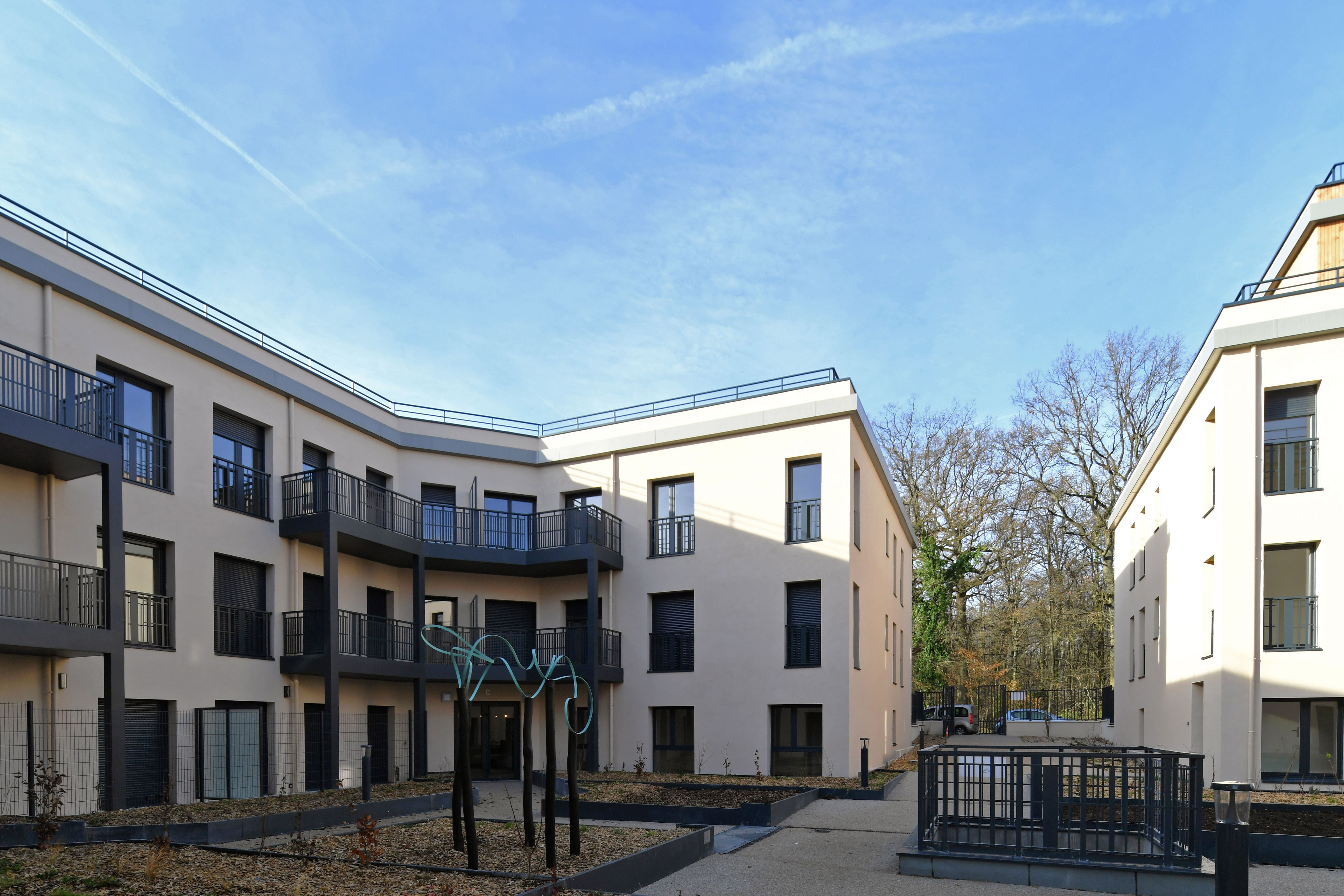 In Jouy-en-Josas, Eiffage Immobilier is converting an office building into 75 apartments